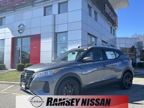 Gun Metallic 2024 Nissan Kicks SV