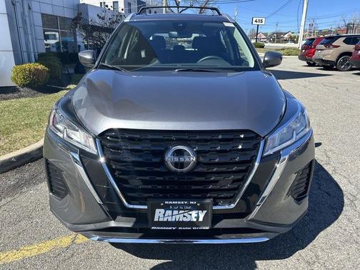 Gun Metallic 2024 Nissan Kicks SV