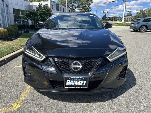 2023 Nissan Maxima SR