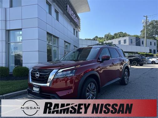 2024 Nissan Pathfinder SV