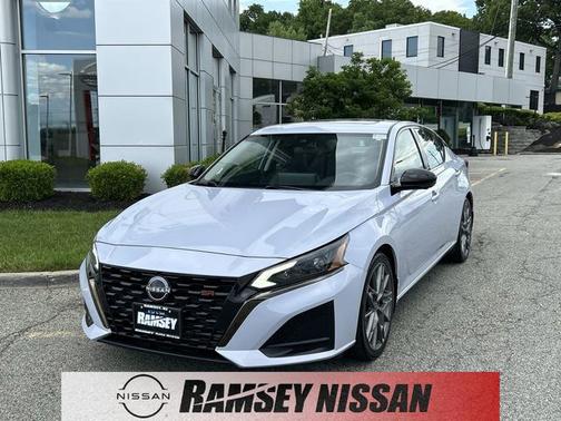 Gray Sky Pearl 2023 Nissan Altima 2.0 SR