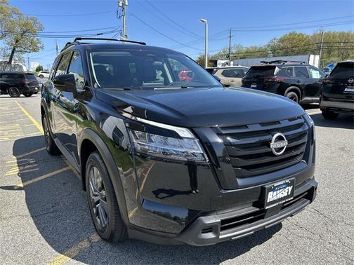 2022 Nissan Pathfinder SV