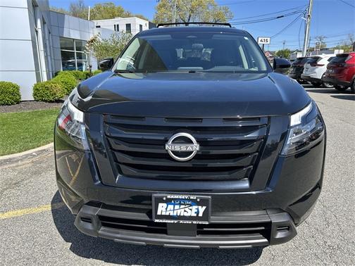 2022 Nissan Pathfinder SV