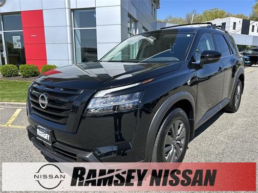 2022 Nissan Pathfinder SV