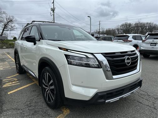2023 Nissan Pathfinder Platinum