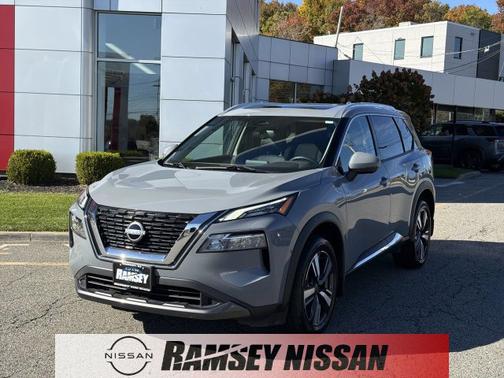 Boulder Gray Pearl 2023 Nissan Rogue SL