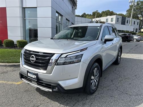 2022 Nissan Pathfinder SL