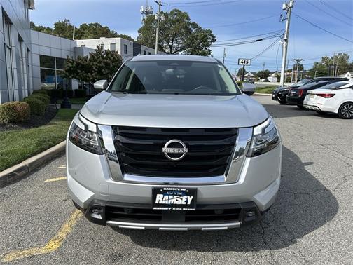 2022 Nissan Pathfinder SL