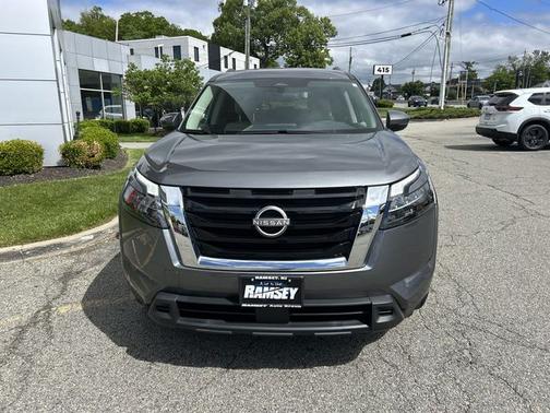 Gun Metallic 2024 Nissan Pathfinder SV