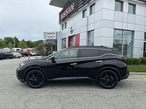 Black 2023 Nissan Murano SV