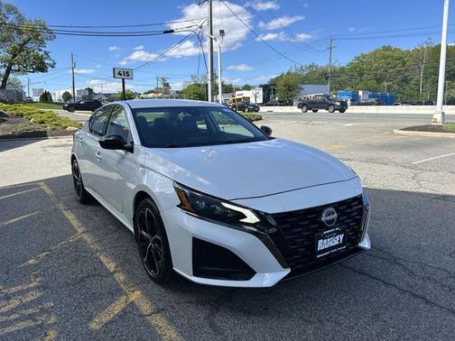 White 2025 Nissan Altima SR