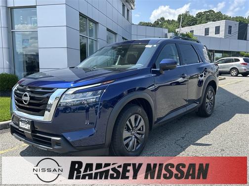 2022 Nissan Pathfinder SV
