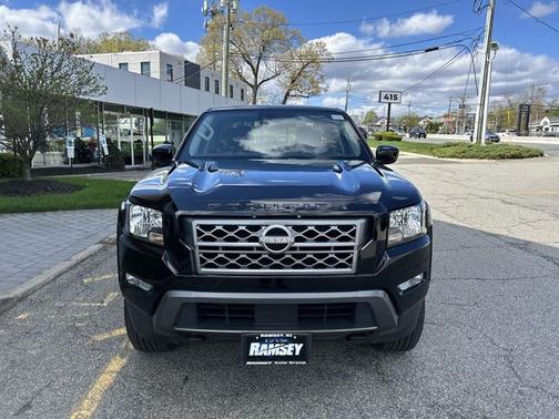 Black 2024 Nissan Frontier SV