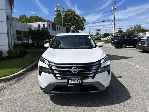 Everest White P 2025 Nissan Rogue SL