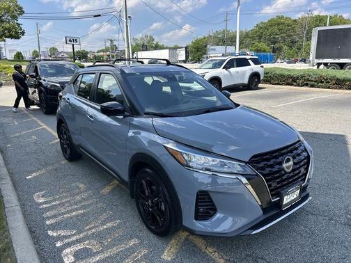 Boulder Gray Metallic 2024 Nissan Kicks SR