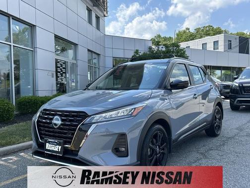 Boulder Gray Metallic 2024 Nissan Kicks SR