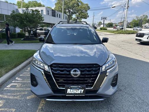Boulder Gray Metallic 2024 Nissan Kicks SR