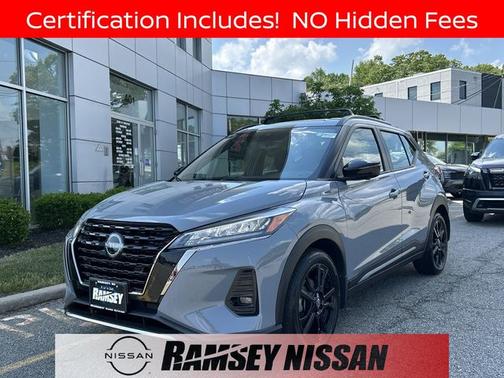 Boulder Gray Metallic 2024 Nissan Kicks SR