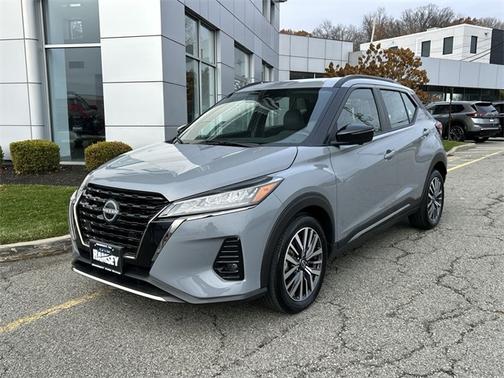 2023 Nissan Kicks SR