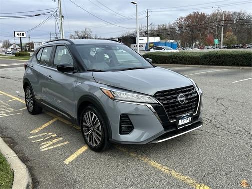 2023 Nissan Kicks SR