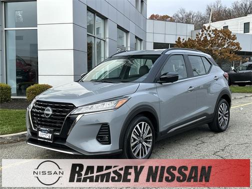 2023 Nissan Kicks SR