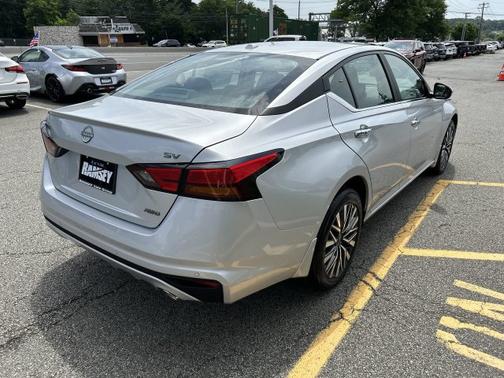 Brilliant Silver Metallic 2024 Nissan Altima 2.5 SV