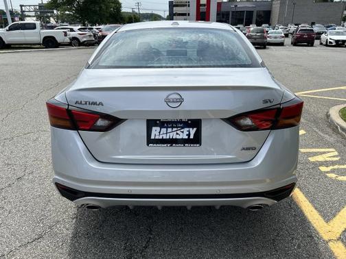Brilliant Silver Metallic 2024 Nissan Altima 2.5 SV