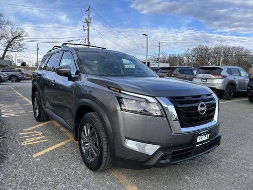 Gun Metallic 2025 Nissan Pathfinder SV