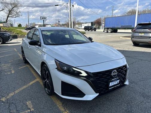 White 2023 Nissan Altima 2.5 SR