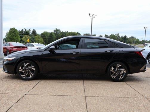 Abyss Black 2025 Hyundai ELANTRA Sport
