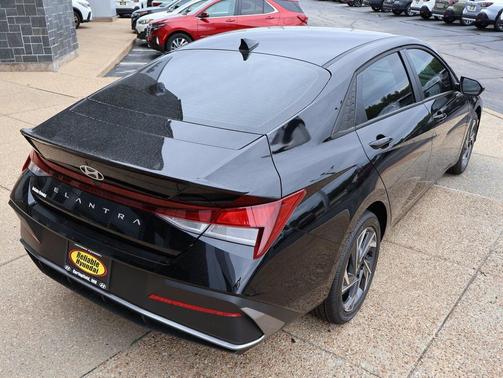 2025 Hyundai ELANTRA Sport