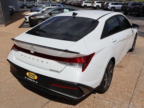 2025 Hyundai ELANTRA Sport