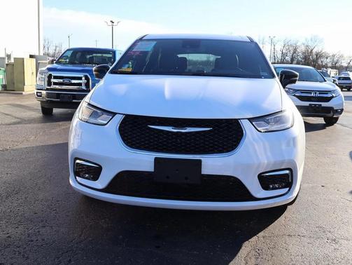 2026 Chrysler Pacifica L