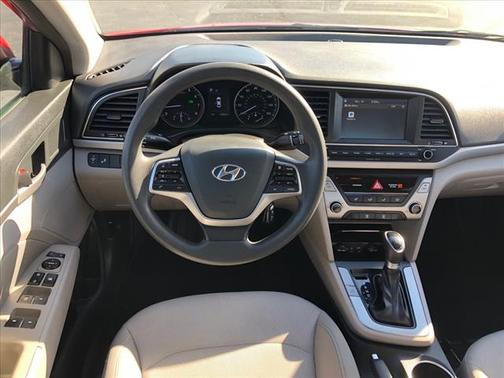 Photo 5 of 24 of 2018 Hyundai Elantra SEL