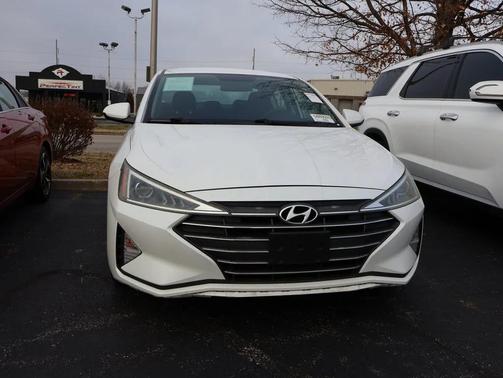 2019 Hyundai ELANTRA SE