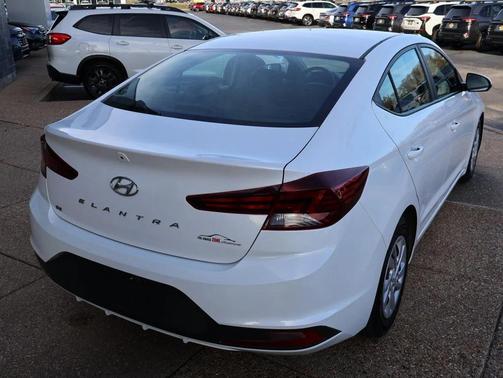 2019 Hyundai ELANTRA SE