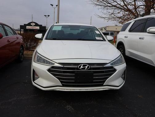 2019 Hyundai ELANTRA SE