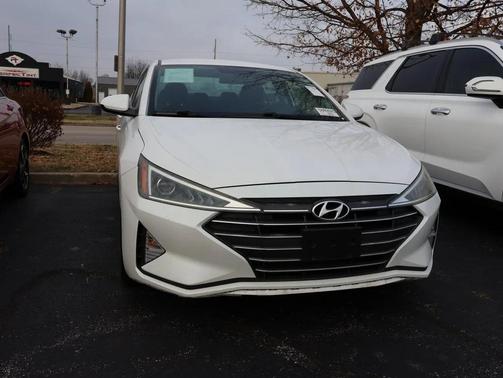 2019 Hyundai ELANTRA SE