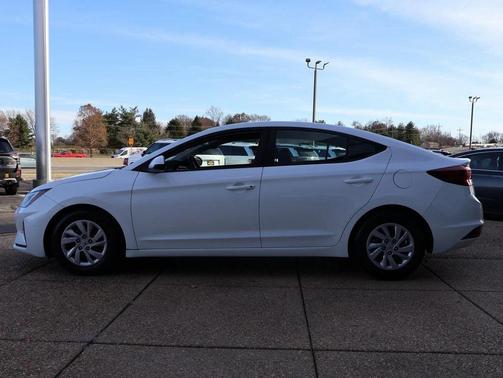 2019 Hyundai ELANTRA SE