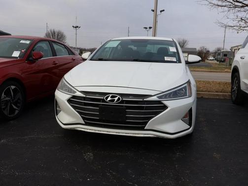 2019 Hyundai ELANTRA SE