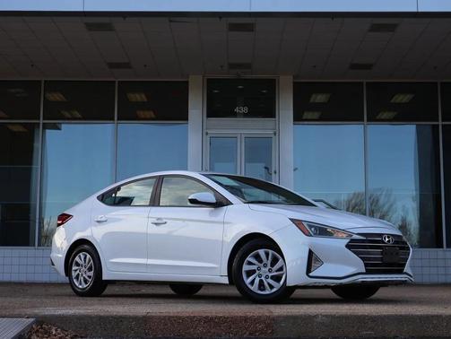 2019 Hyundai ELANTRA SE