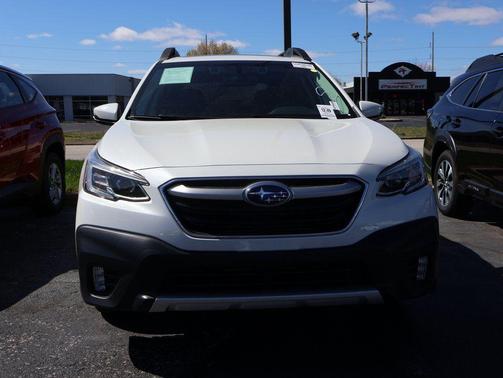 Crystal White Pearl 2021 Subaru Outback Limited