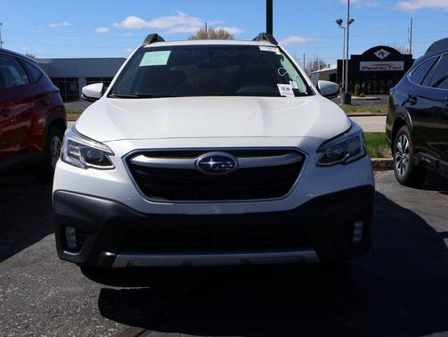 Crystal White Pearl 2021 Subaru Outback Limited