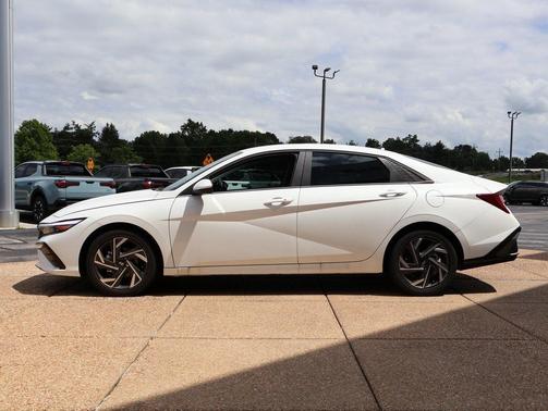 2025 Hyundai ELANTRA SEL