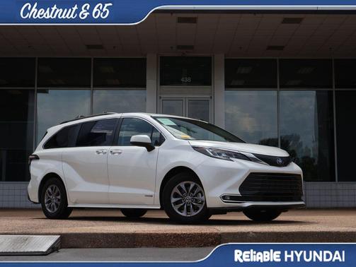 Blizzard Pearl 2021 Toyota Sienna XLE 8 Passenger