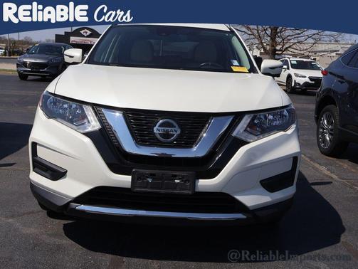 Pearl White Tricoat 2019 Nissan Rogue SV
