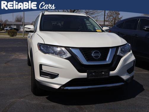 Pearl White Tricoat 2019 Nissan Rogue SV