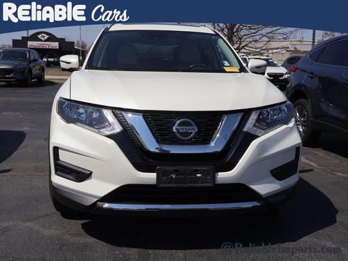 Pearl White Tricoat 2019 Nissan Rogue SV
