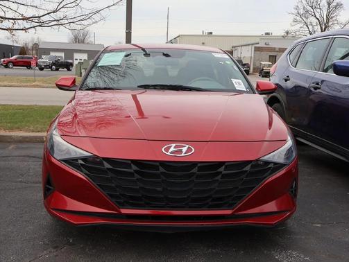 2022 Hyundai ELANTRA SEL