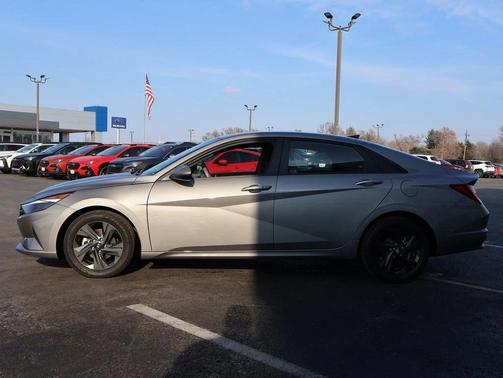 2021 Hyundai ELANTRA SEL